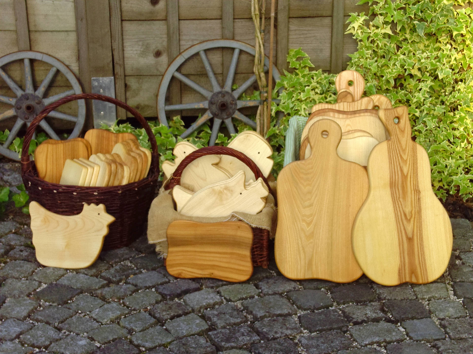 Bretter zum Vespern und Servieren