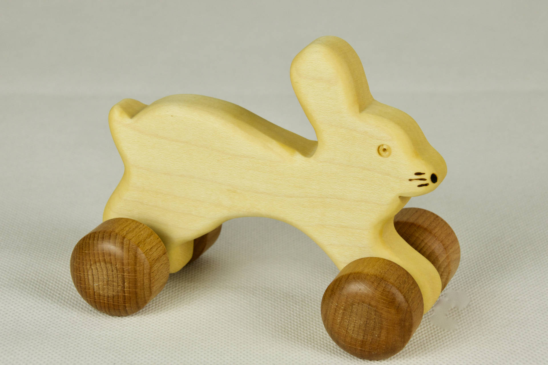 Rolltier Hase in Ahorn