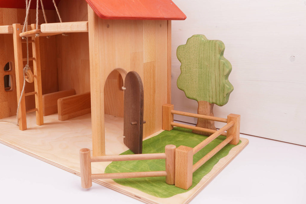 Bauernhof maxi mit Aufzug Baum und Zäunen