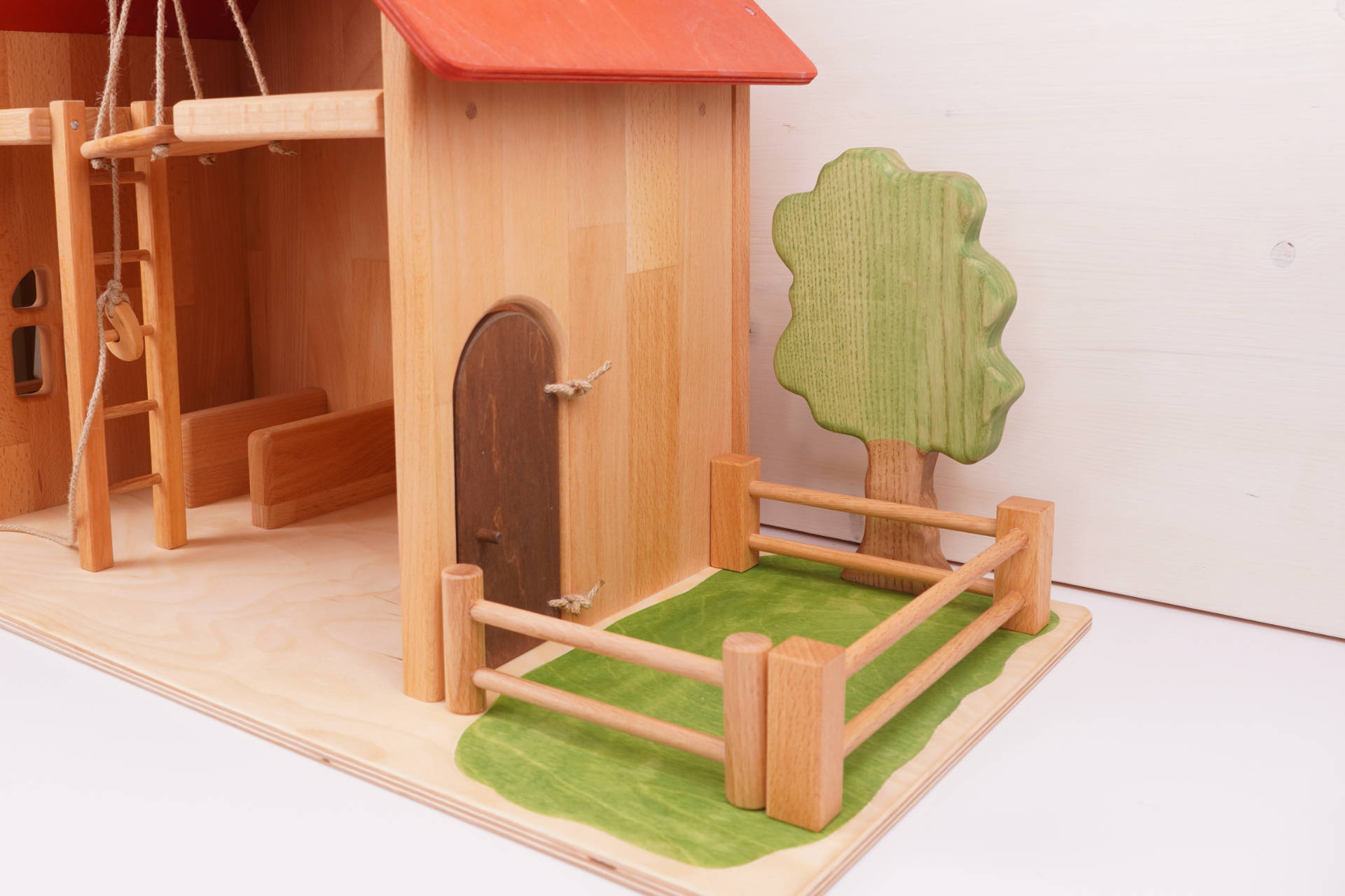 Bauernhof maxi mit Aufzug Baum und Zäunen