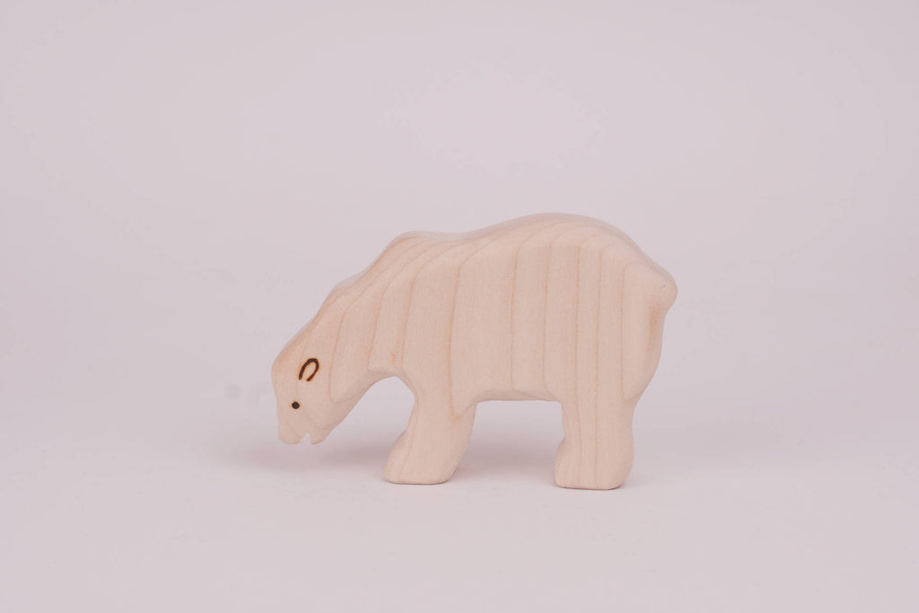 Eisbär groß gebückt