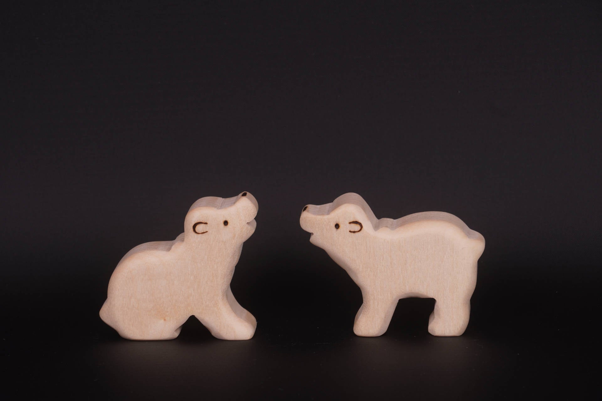 Eisbär klein sitzend