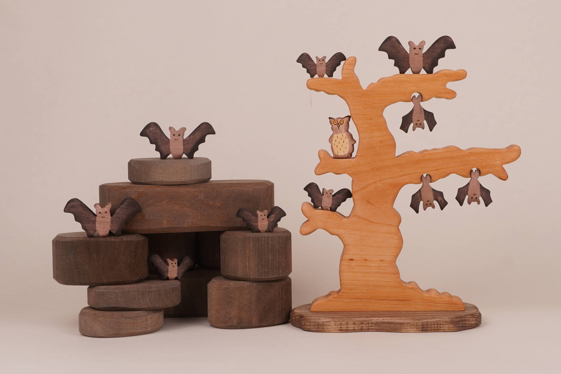 Fledermaus-Baum mit 3 hängenden Fledermäusen