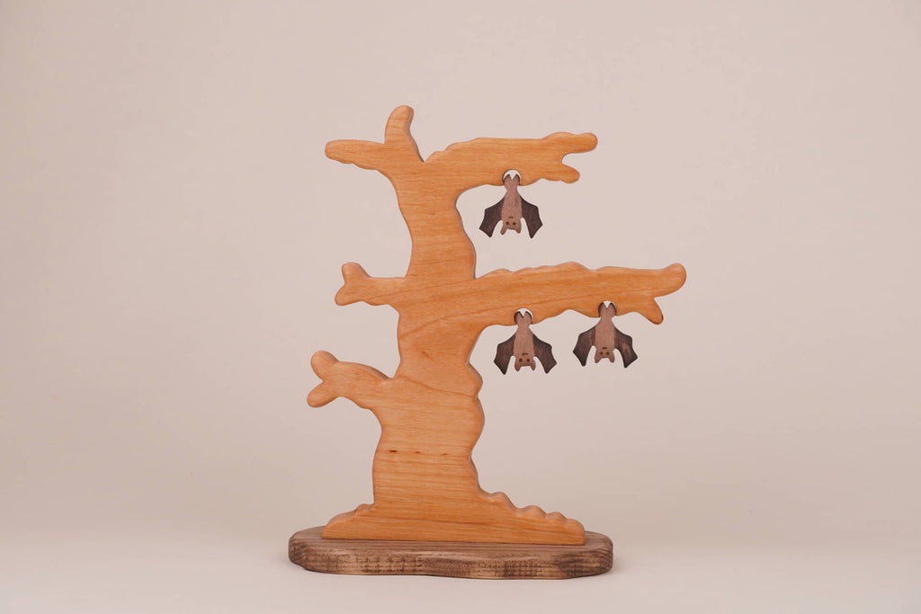 Fledermaus-Baum mit 3 hängenden Fledermäusen