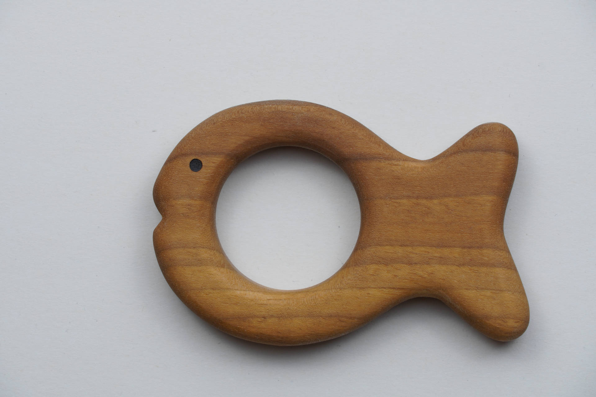 Greifring Fisch Nussbaum