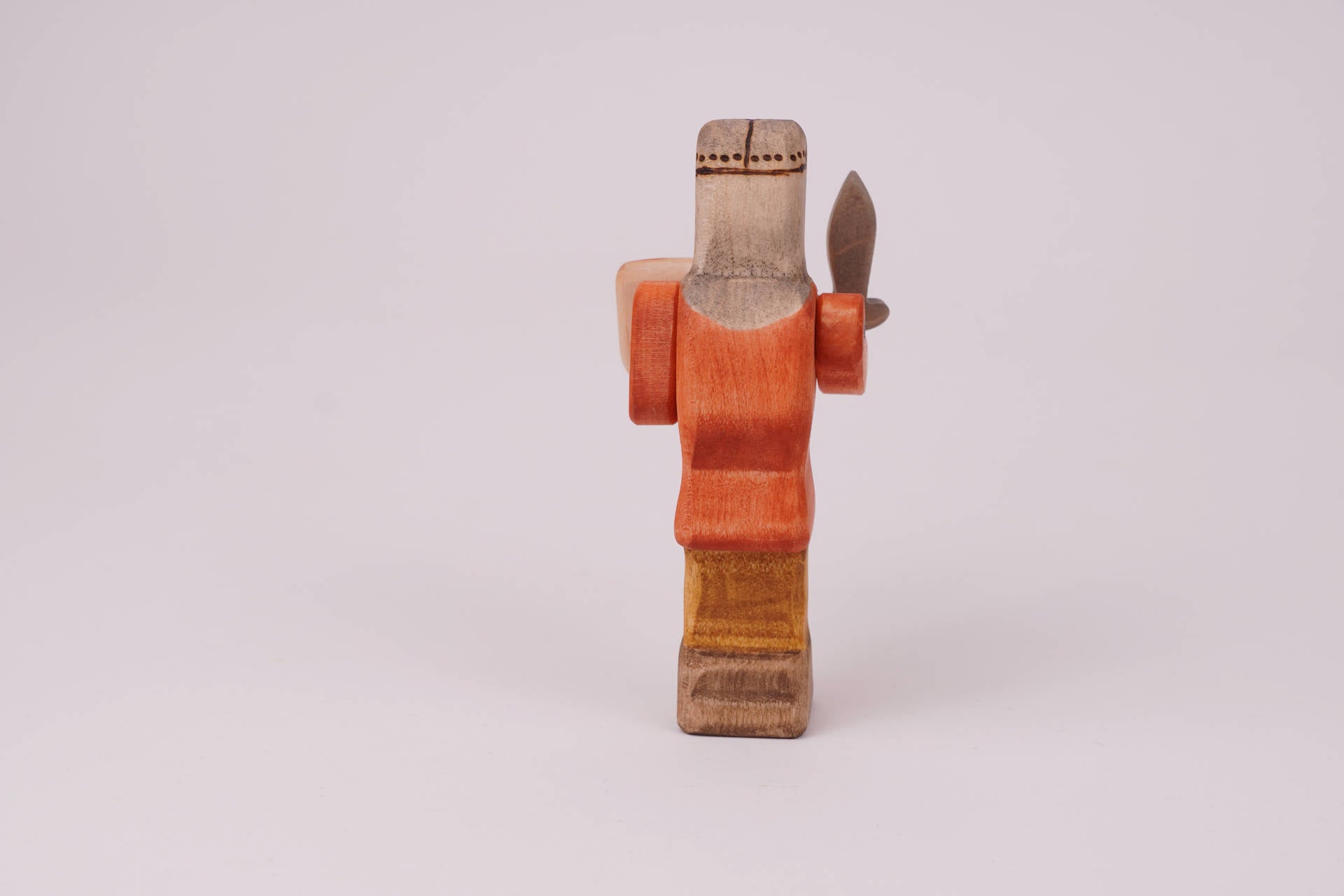 Ritter stehend rot mit Schwert