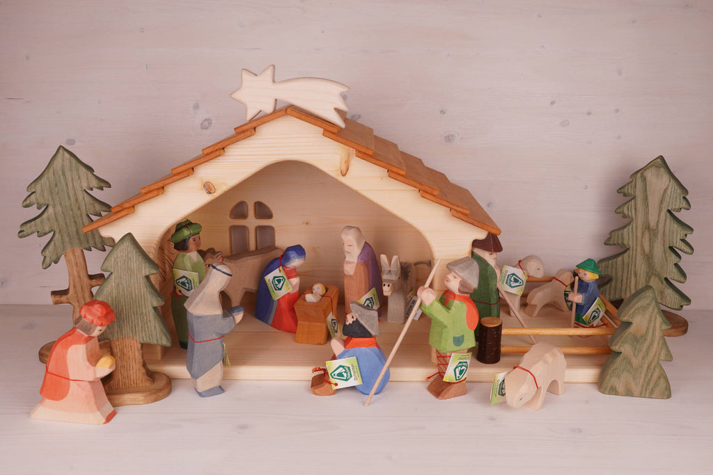 Kleiner Bauernhof / Krippenstall mit Zäunen