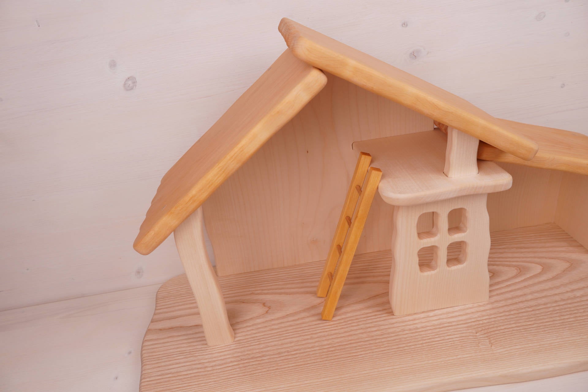 Krippenstall mit Leiter