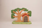Puzzle-Baum mit Zwergenhaus