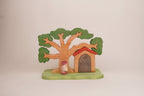 Puzzle-Baum mit Zwergenhaus