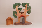 Puzzle-Baum mit Zwergentür