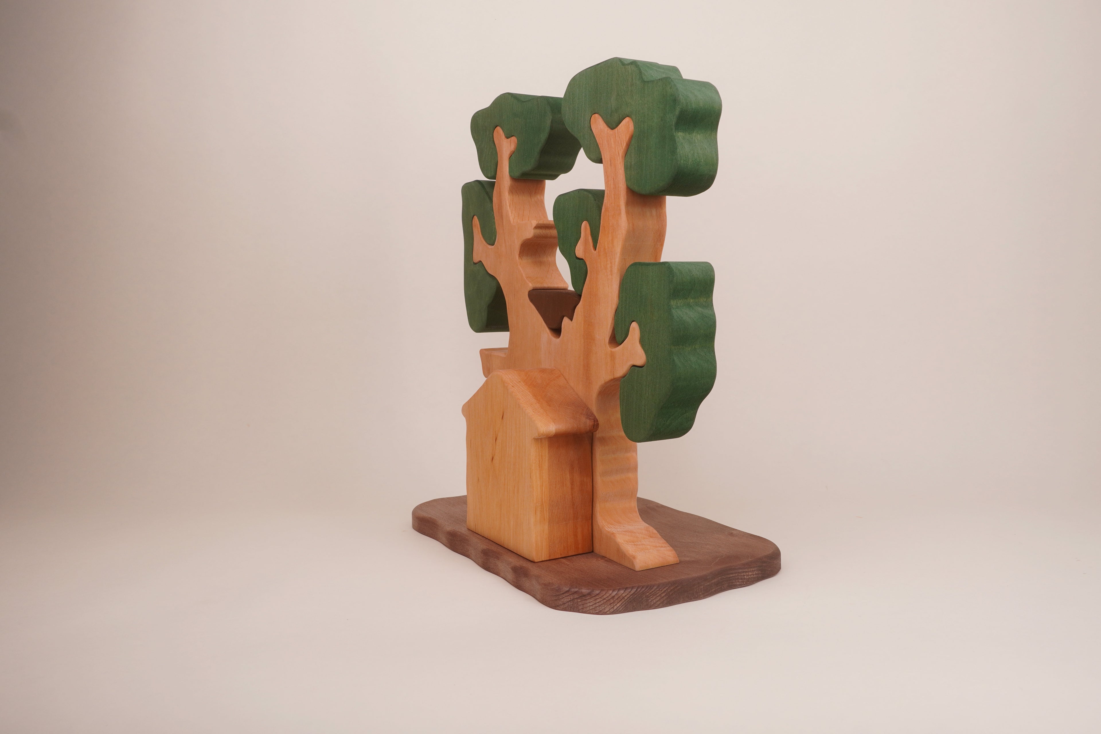 Puzzle-Baum mit Zwergentür