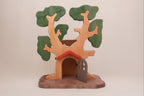 Puzzle-Baum mit Zwergentür