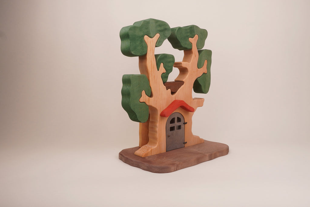 Puzzle-Baum mit Zwergentür