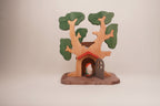 Puzzle-Baum mit Zwergentür