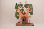 Puzzle-Baum mit Zwergentür