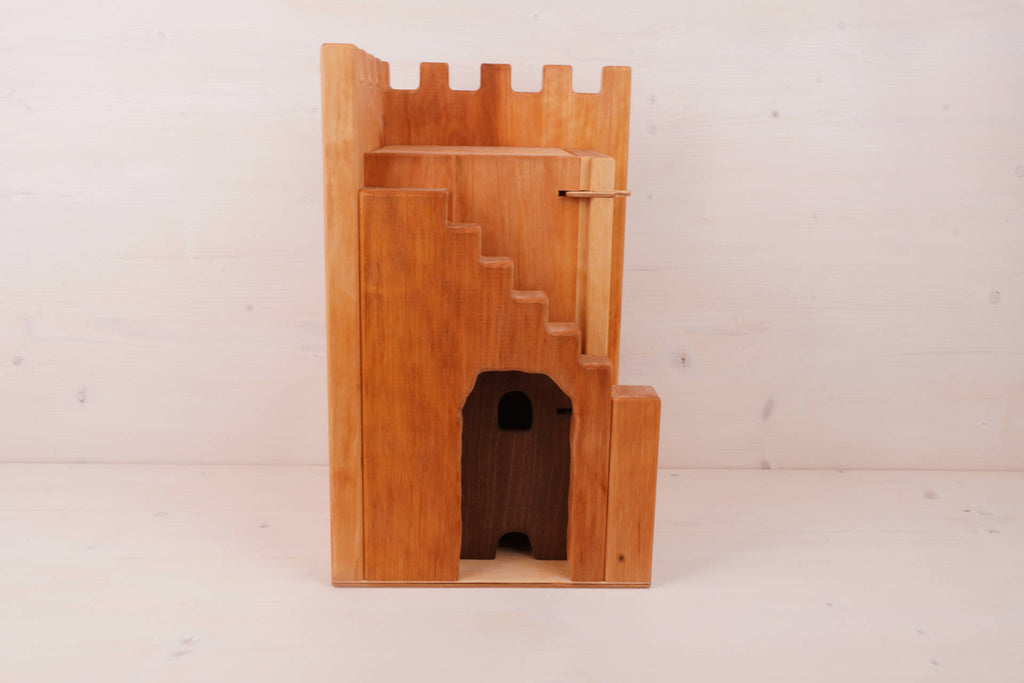 Turm-Ecke mit Falltür und Verließ