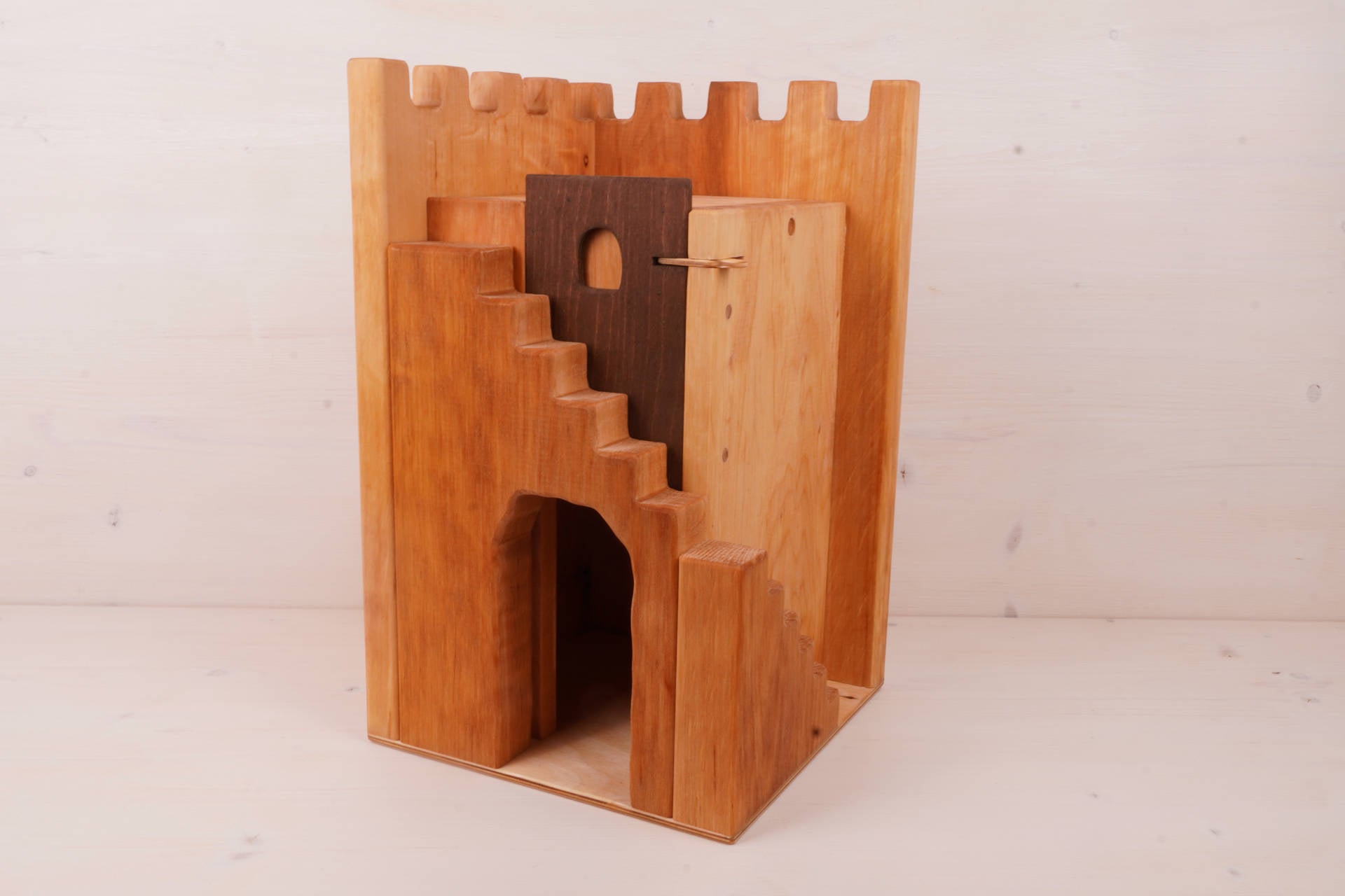 Turm-Ecke mit Falltür und Verließ