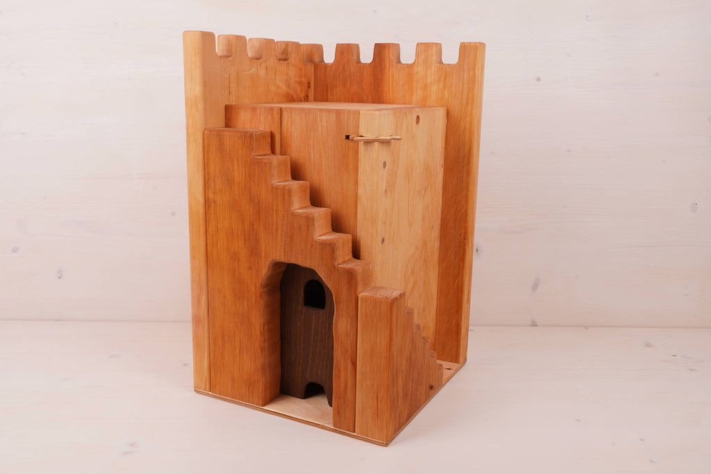 Turm-Ecke mit Falltür und Verließ