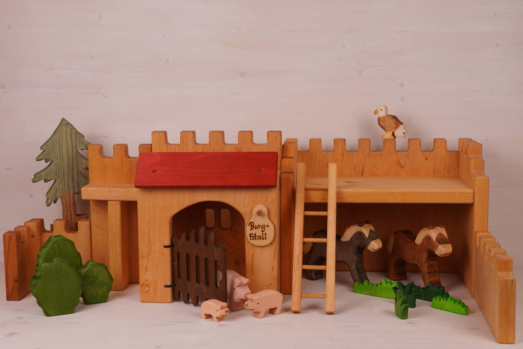 Mauer mit Stall 24 cm hoch, 20x13,5 cm