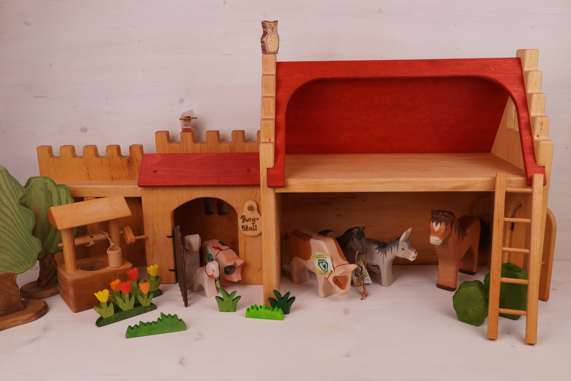 Mauer mit Stall 24 cm hoch, 20x13,5 cm