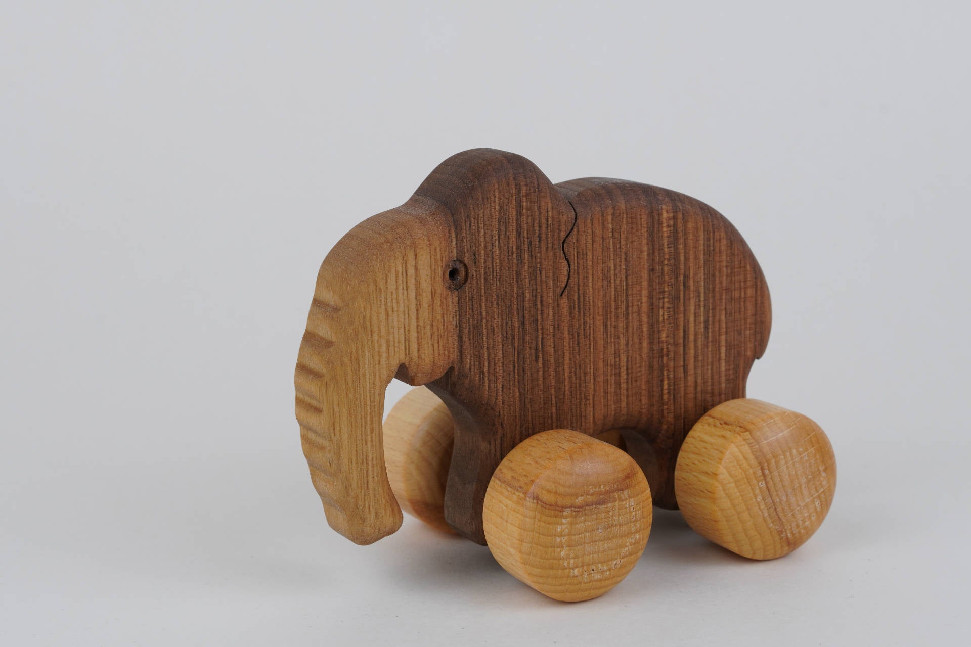 Rolltier Elefant in Walnuss