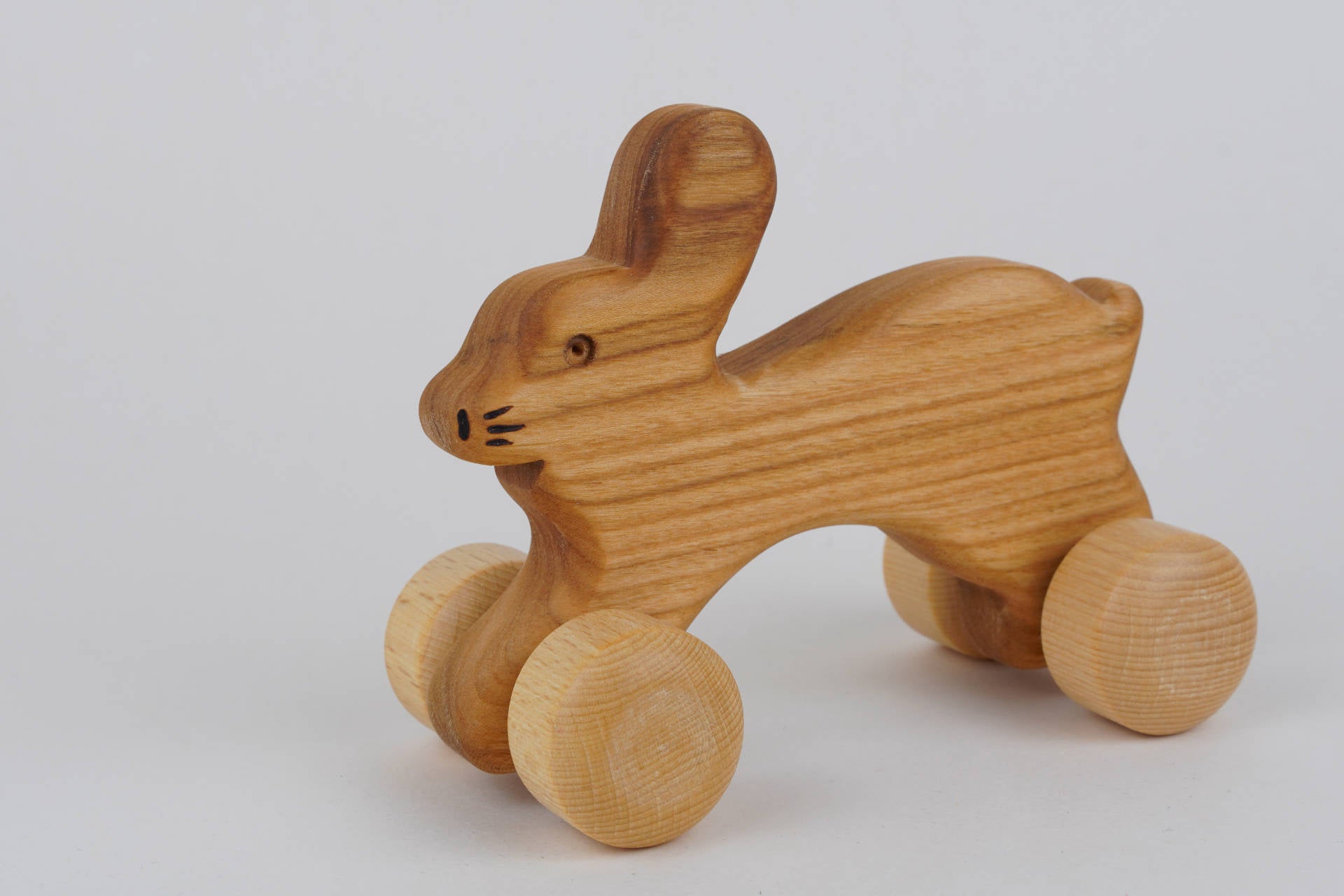 Rolltier Hase in Kirsche