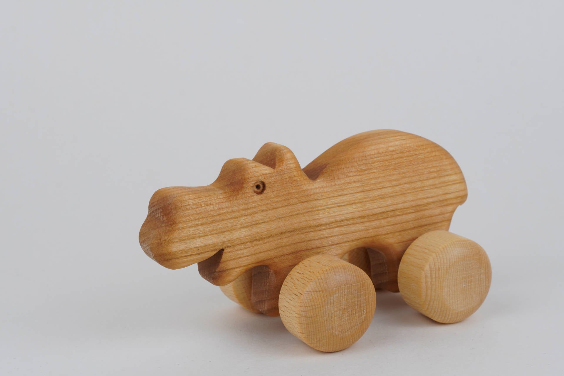 Rolltier Nilpferd in Kirsche