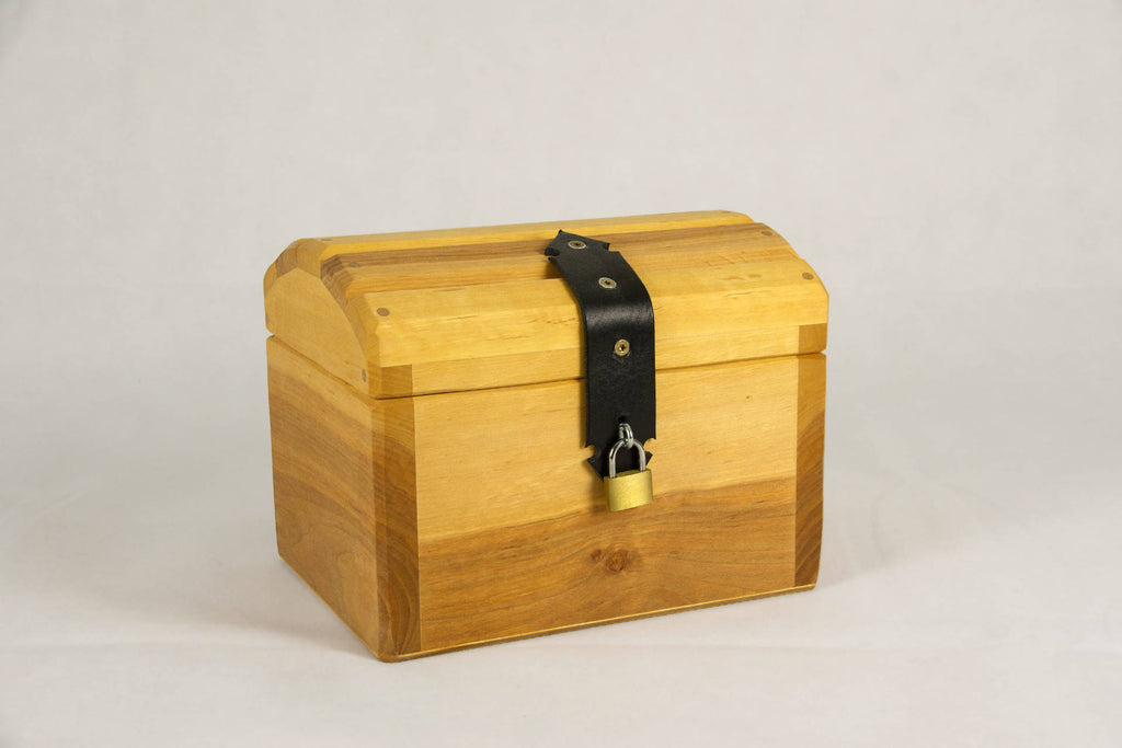 Schatzkiste mit Rundbogen