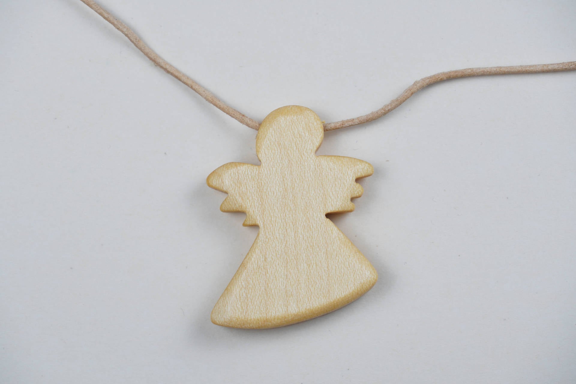 Schutzengelchen-Kette mit Lederband