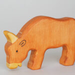 Holzfigur Ochse braun fressend