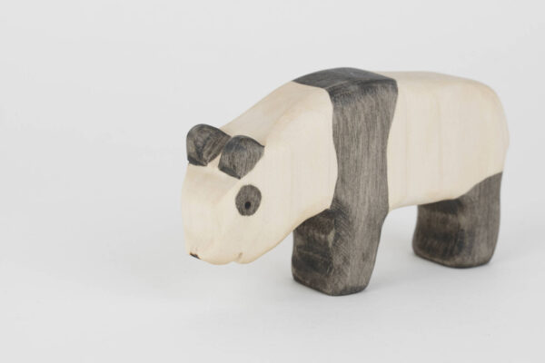 Holzfigur Pandabaer fressend