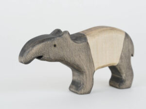 Holzfigur Tapir stehend