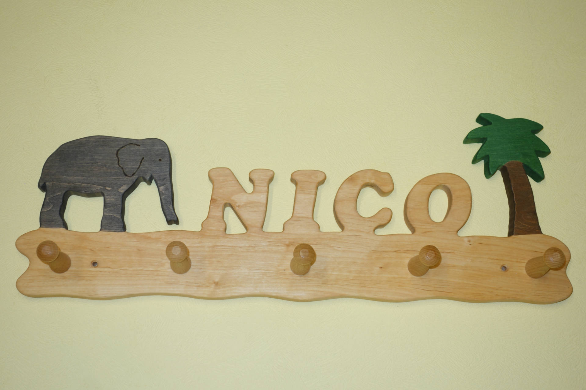 Garderobe Elefant Palme und Name Nico