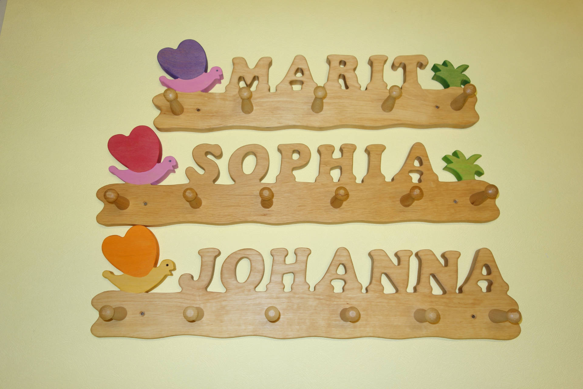 Garderobe Schmetterling mit Marit, Sophia und Johanna
