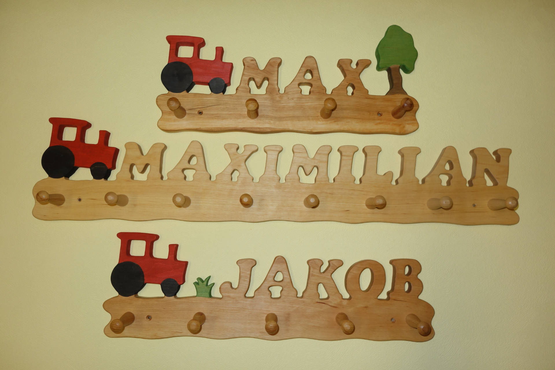 Garderobe Traktor mit Maximilian, Jakob und Max