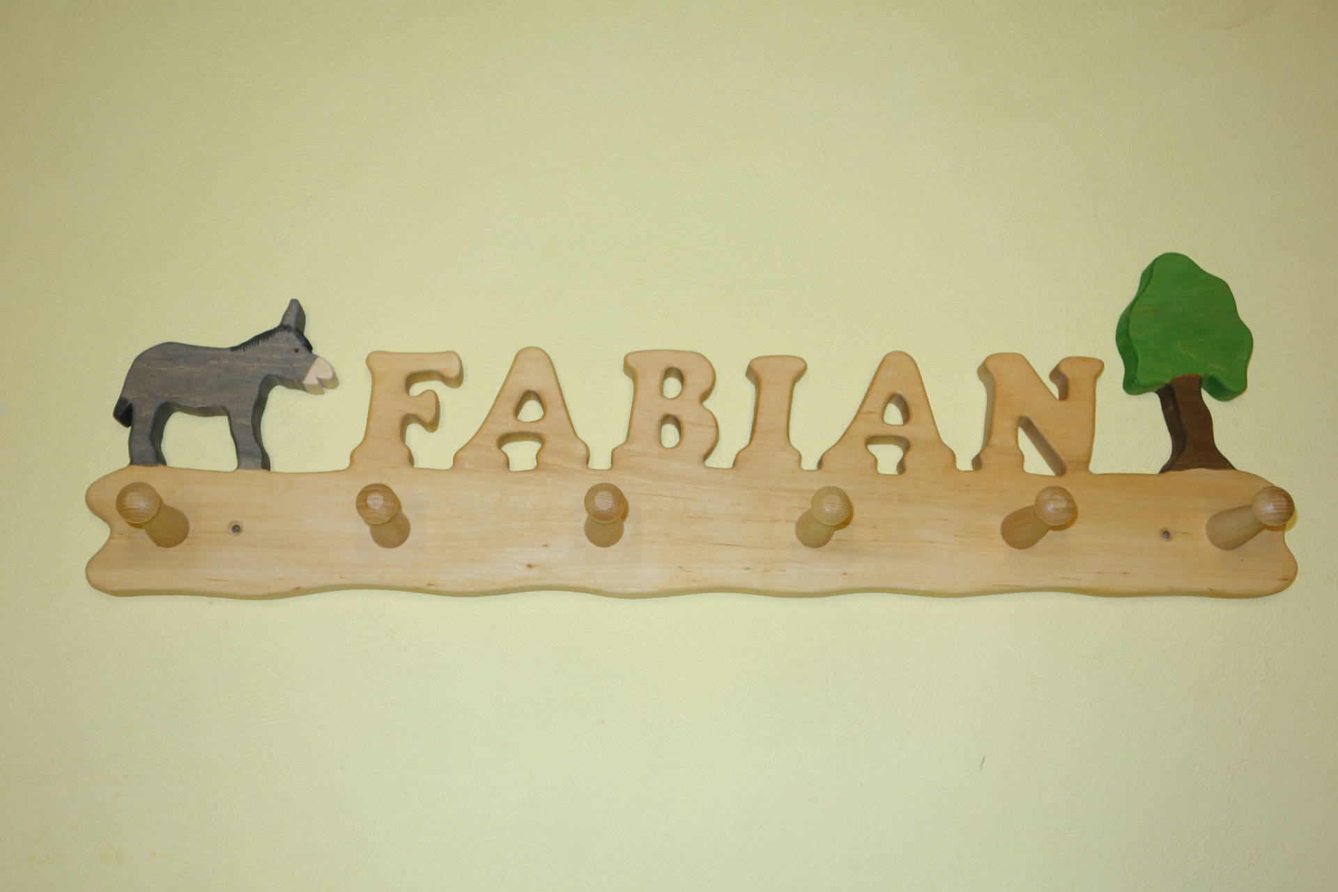Garderobe mit Esel und Name Fabian