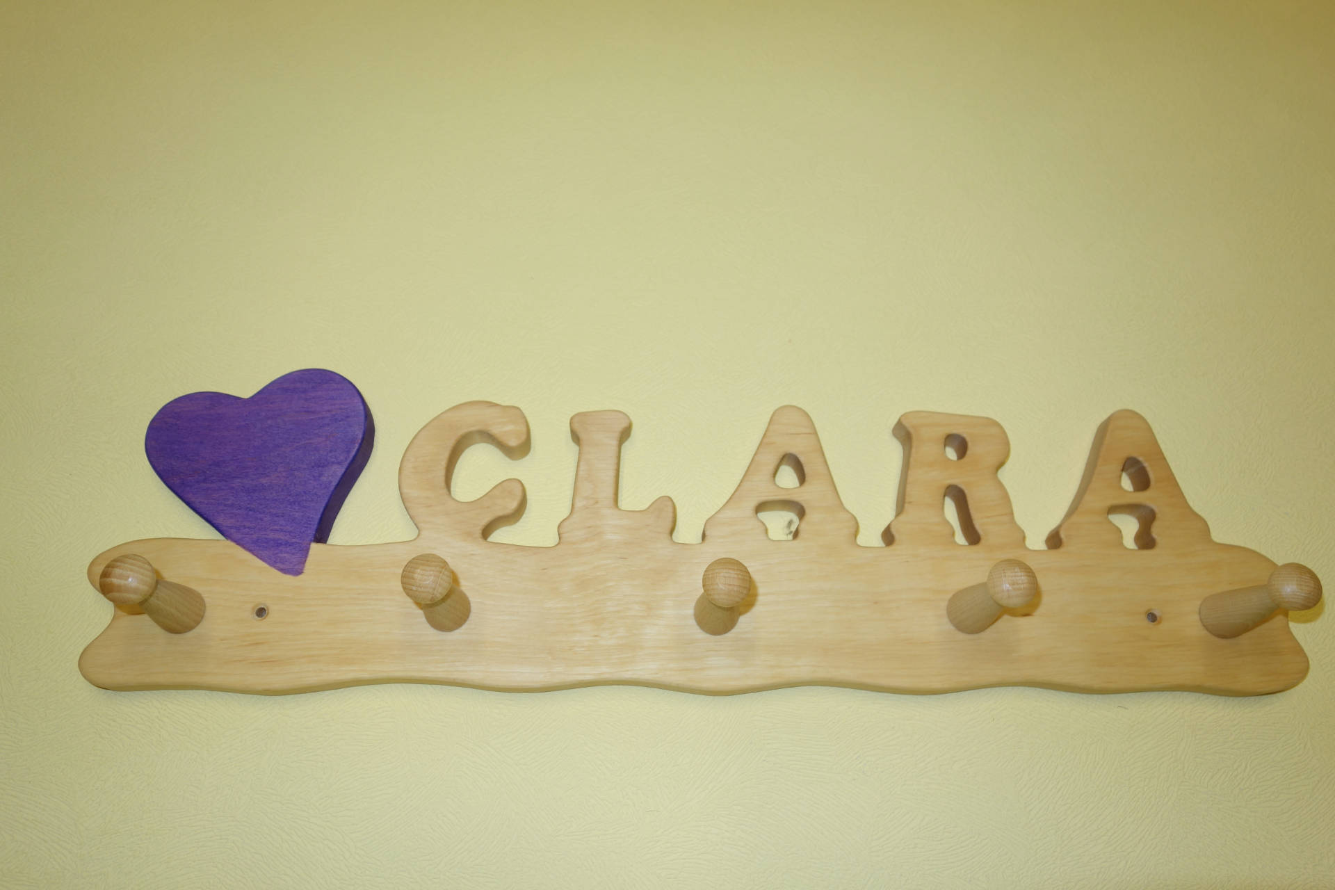 Kindergarderobe Herz lila mit Name Clara
