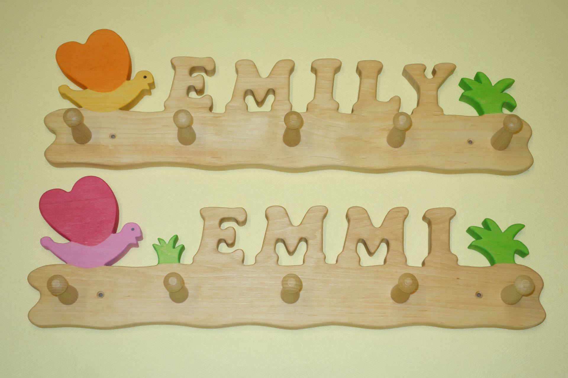 Kindergarderobe mit Name Emmi Emily und Schmetterling