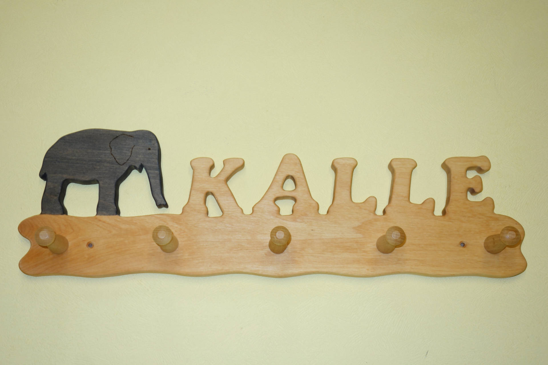 Kindergarderobe mit Name Kalle und Elefant groß