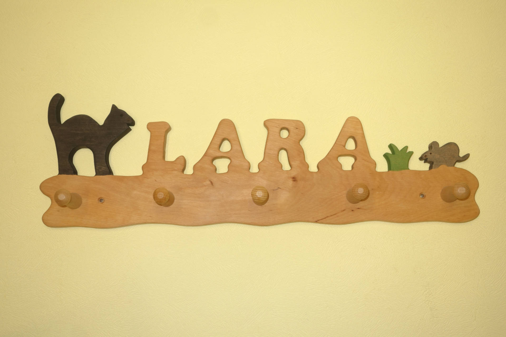 Kindergarderobe mit Name Lara mit Katze und MAus