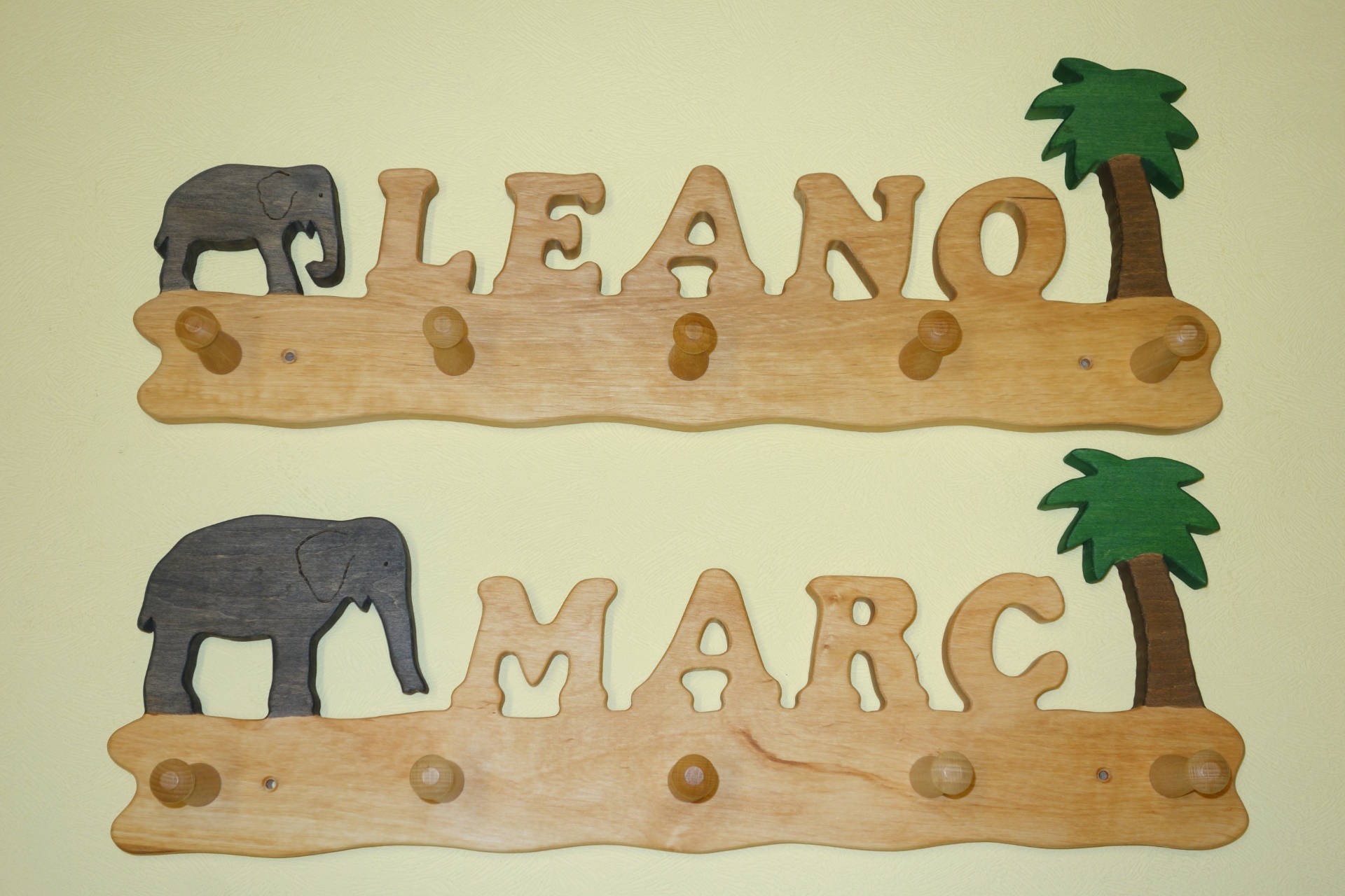 Kindergarderobe mit Name Leano Marc Elefant Palme