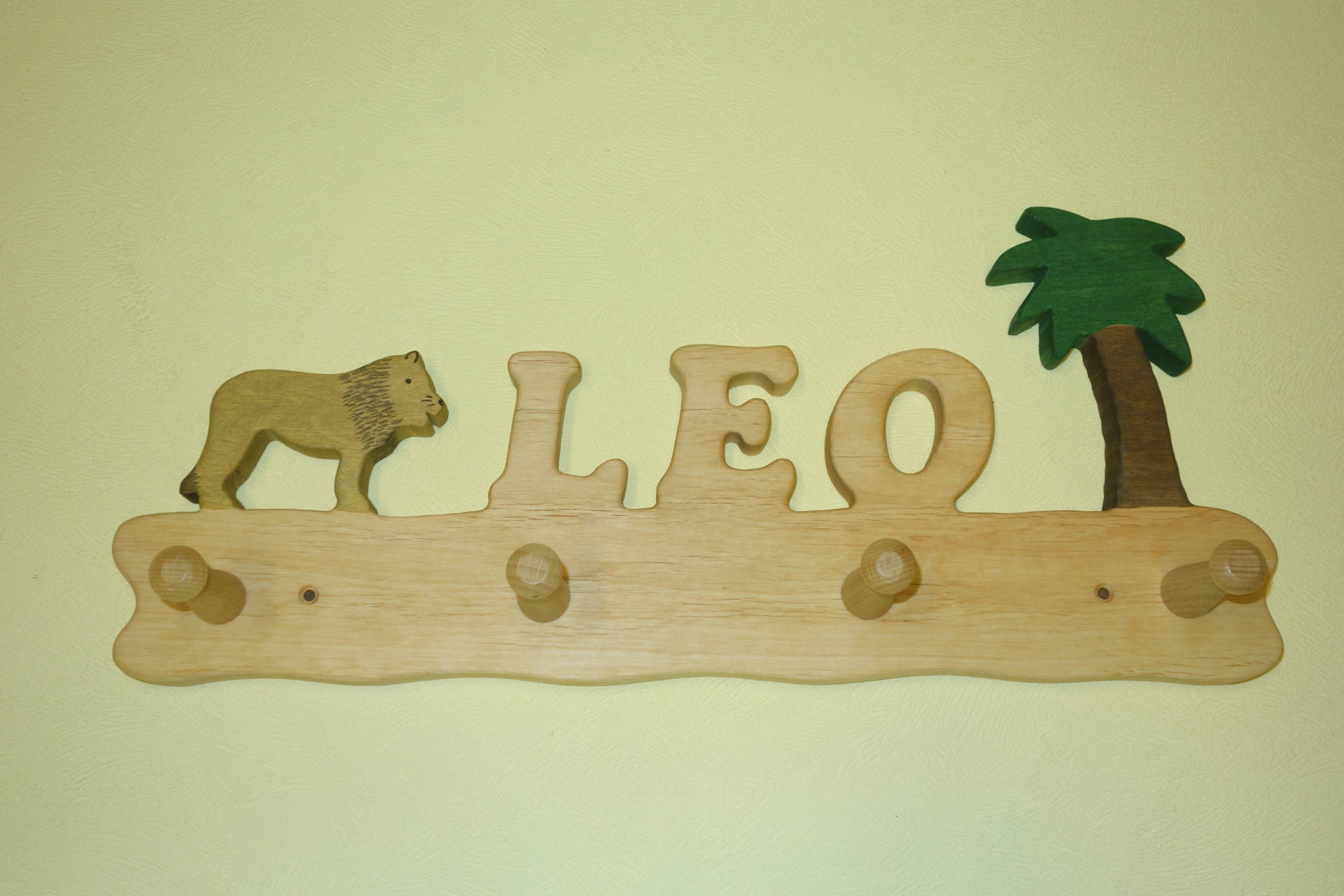 Kindergarderobe mit Name Leo mit Löwe und Palme