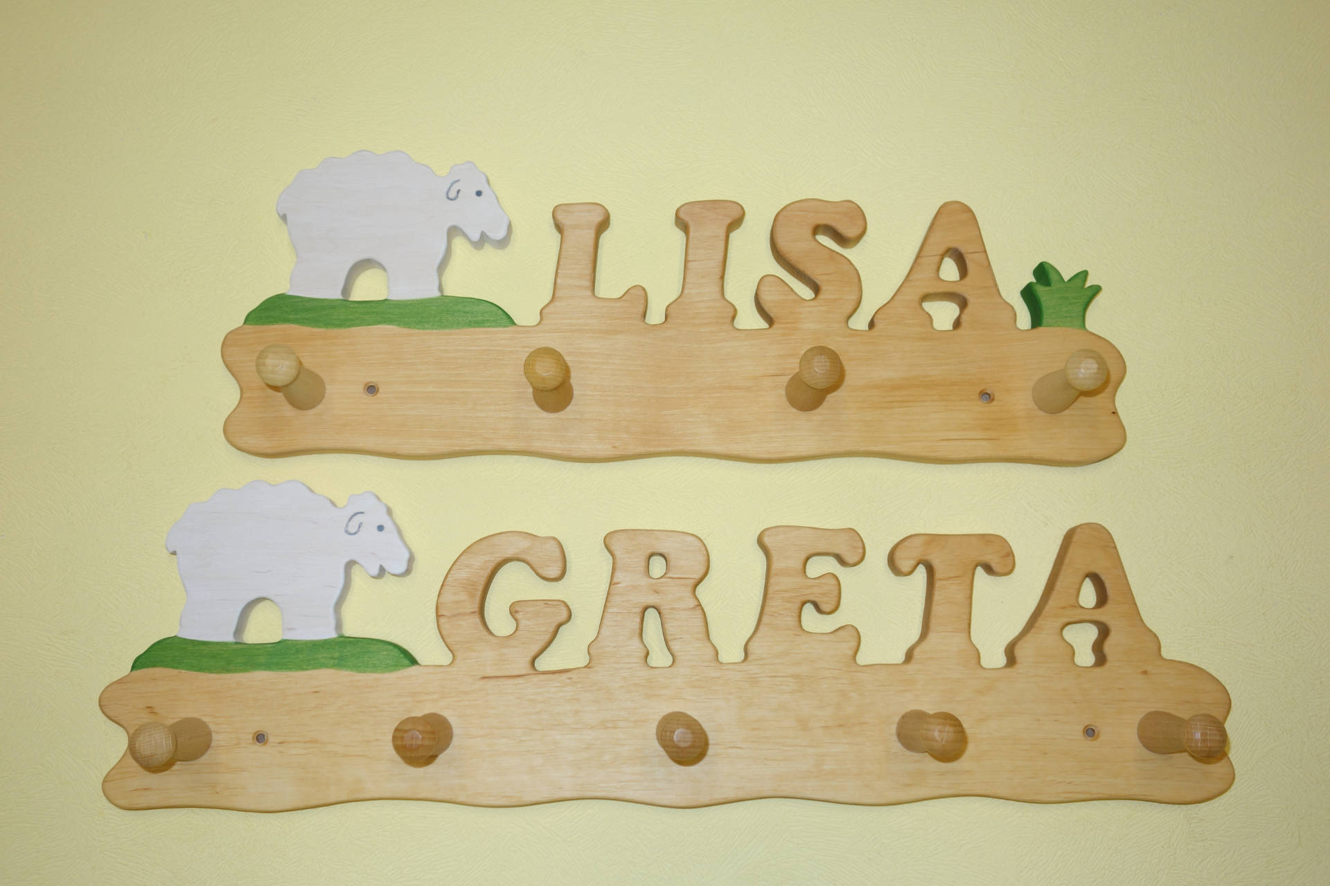 Kindergarderobe mit Name Lisa Greta Schaf