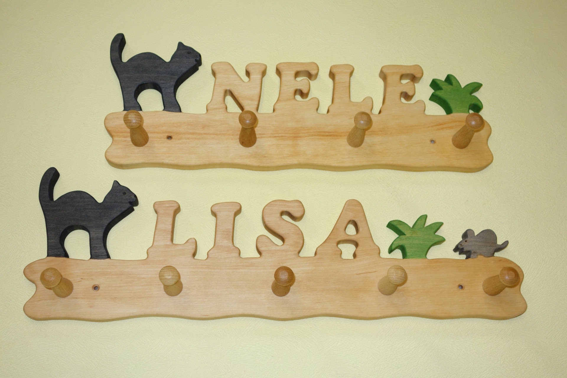Kindergarderobe mit Name Lisa Nele und Katze