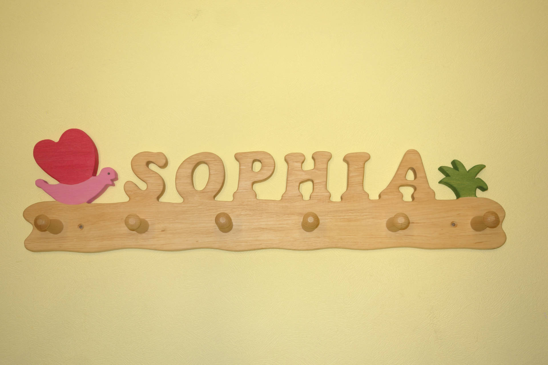 Kindergarderobe mit Name Sophia und Schmetterling