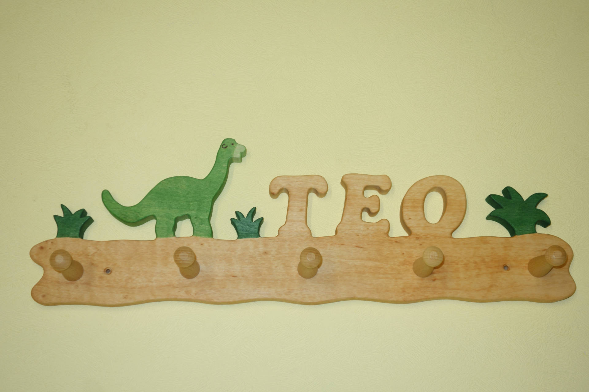 Kindergarderobe mit Name Teo und Dino