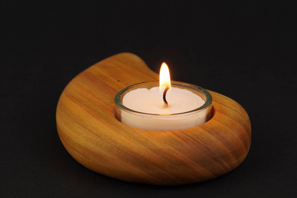 Teelicht Traenenlicht Holz Kirschholz mit Kerze