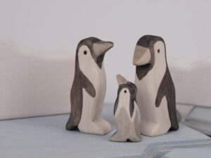 Holzfiguren Pinguine