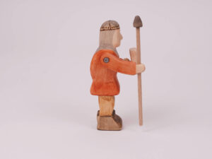 Holzfigur Ritter stehend rot rechts Lanze